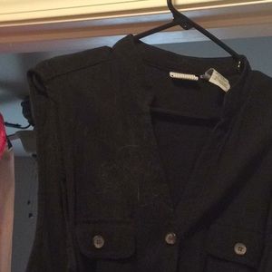 Black sleeveless dress